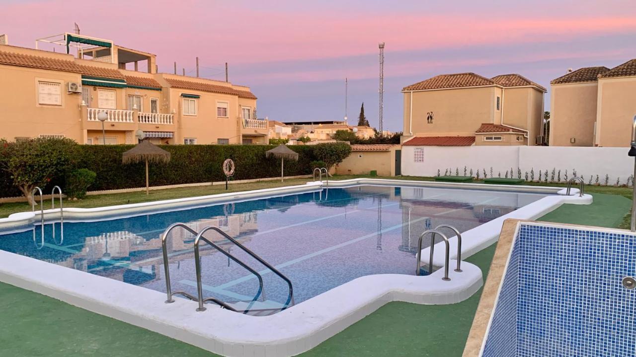 Holiday House Torrevieja Exterior photo