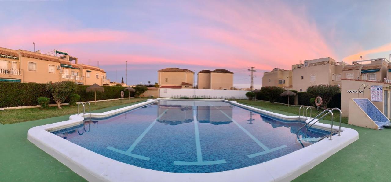 Holiday House Torrevieja Exterior photo