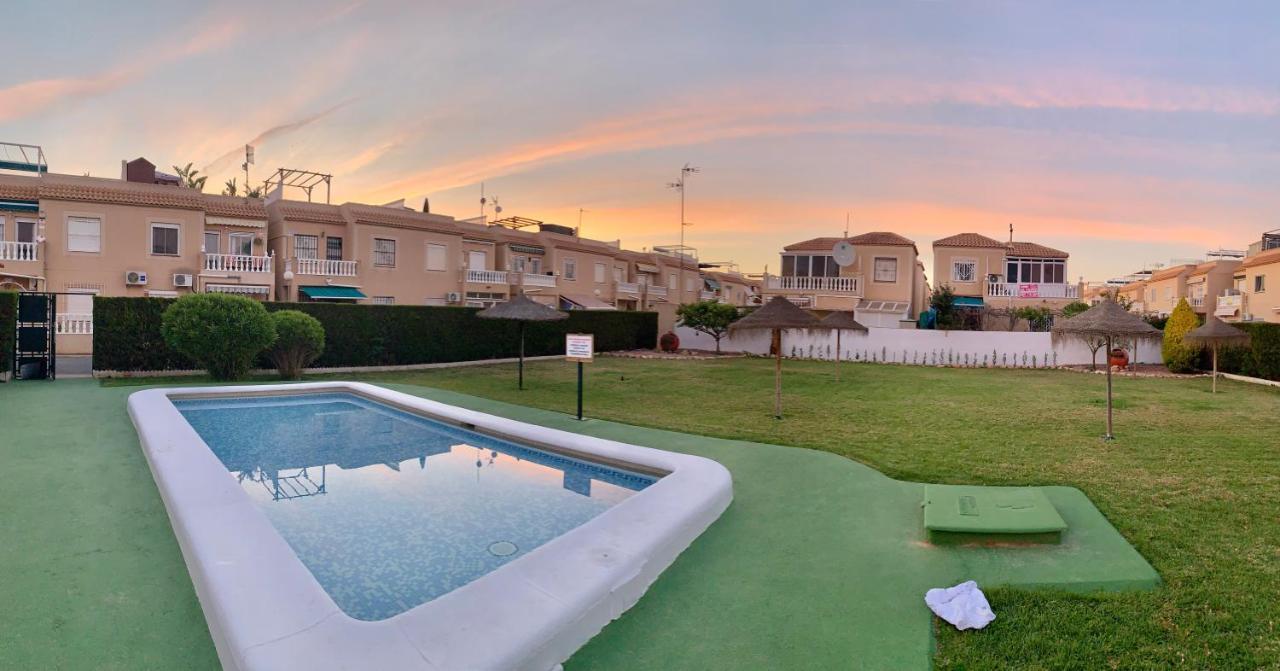 Holiday House Torrevieja Exterior photo
