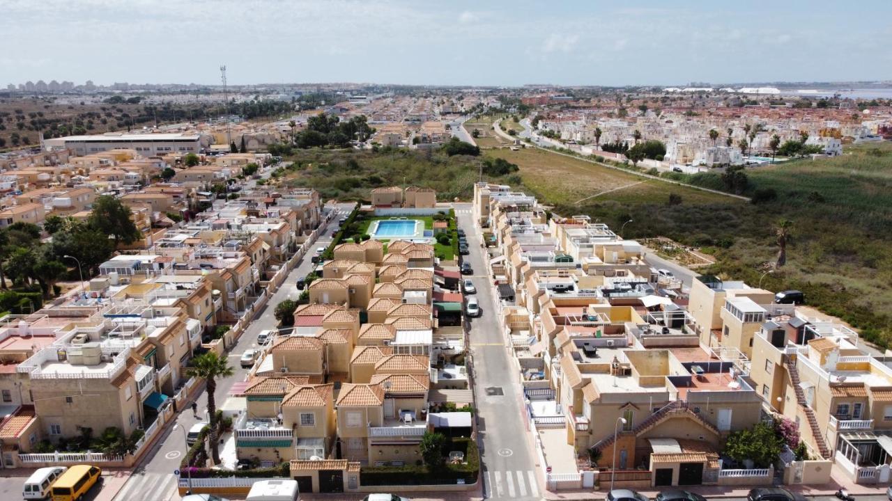 Holiday House Torrevieja Exterior photo
